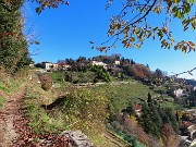 25 Via del Rione con vista verso il Monte Bastia